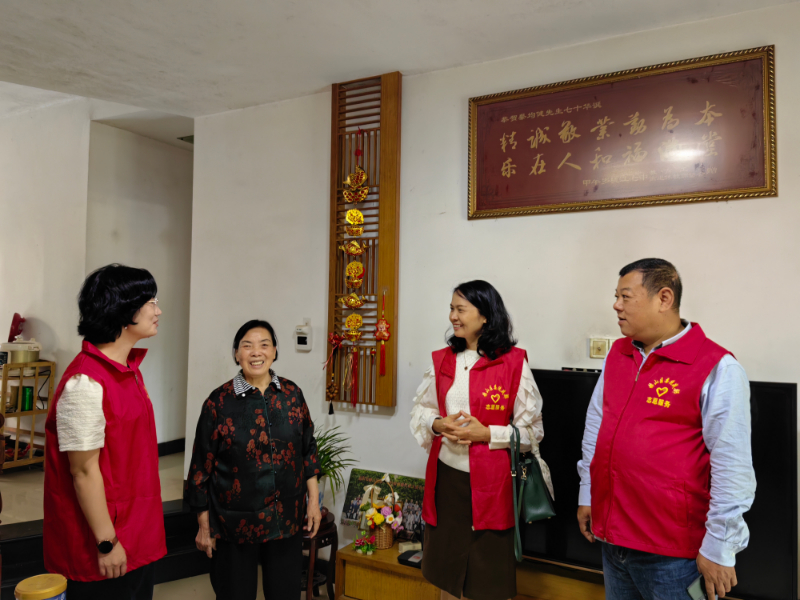 慰問僑眷卜某珍.jpg
